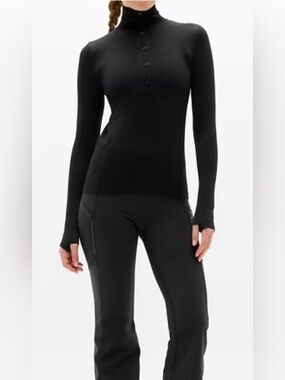 NWOT Athleta size S Flurry Long-Sleeve Thumbhole Henley Top. Elm green color.